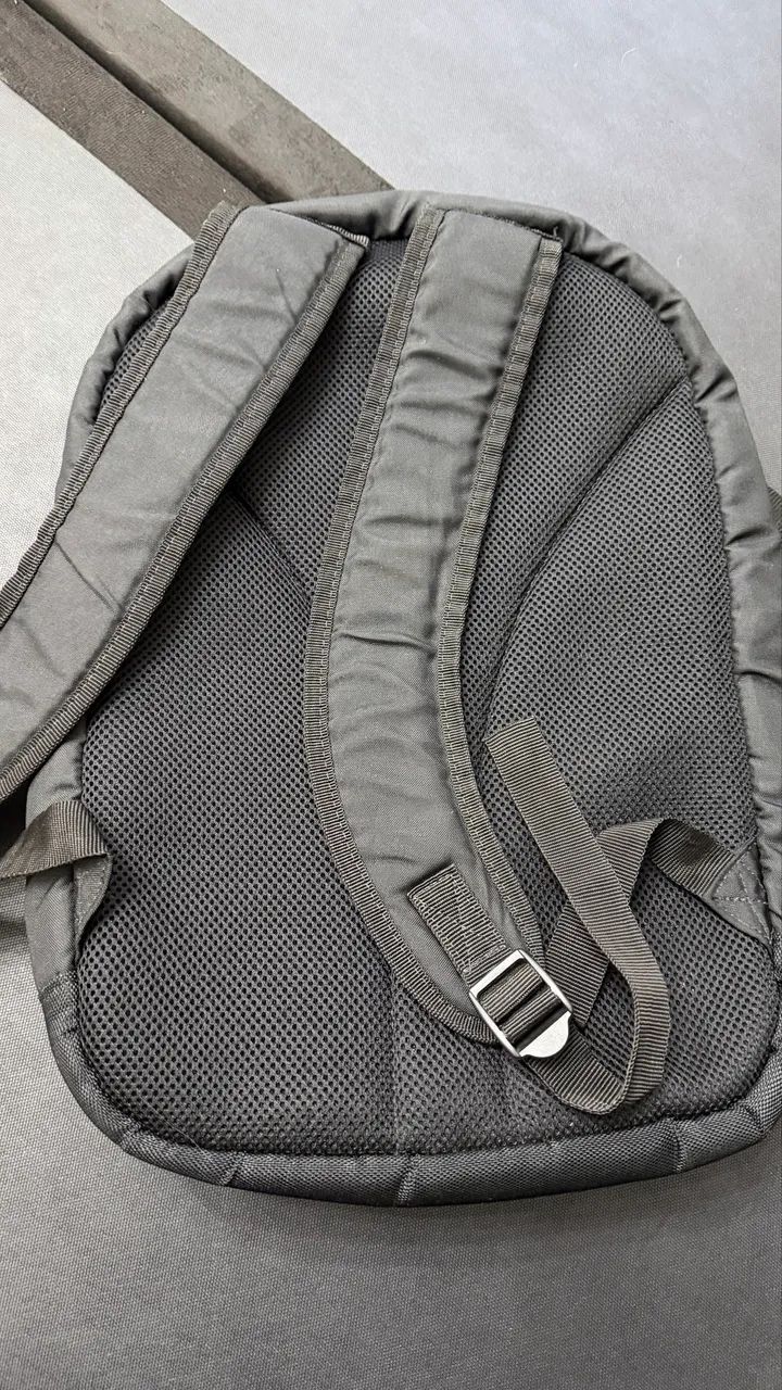 Mochila grande preta para notebook usada - Foto 4