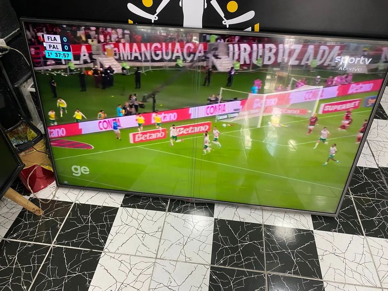 Vendo Smartv LG 65 polegadas top de linha em estado de nova conforme fotos R$ 2500,00