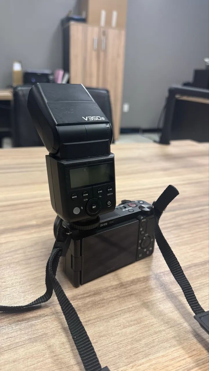 Câmera Sony ZV-E10 + flash godox  - Foto 4