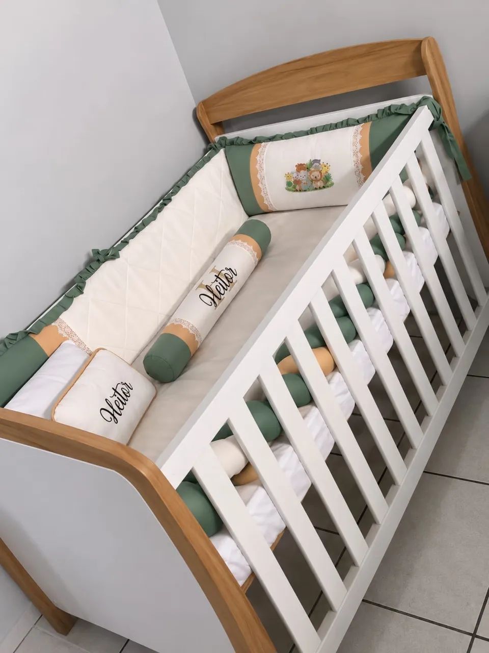 VENDI KIT BERÇO COM NOME DE HEITOR  - Foto 2