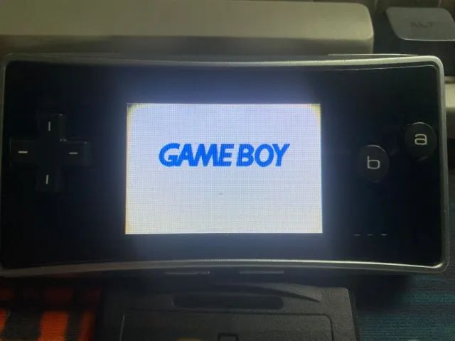 Game Boy Advance Micro Prata + Flashcard EZ-Flash 4GB