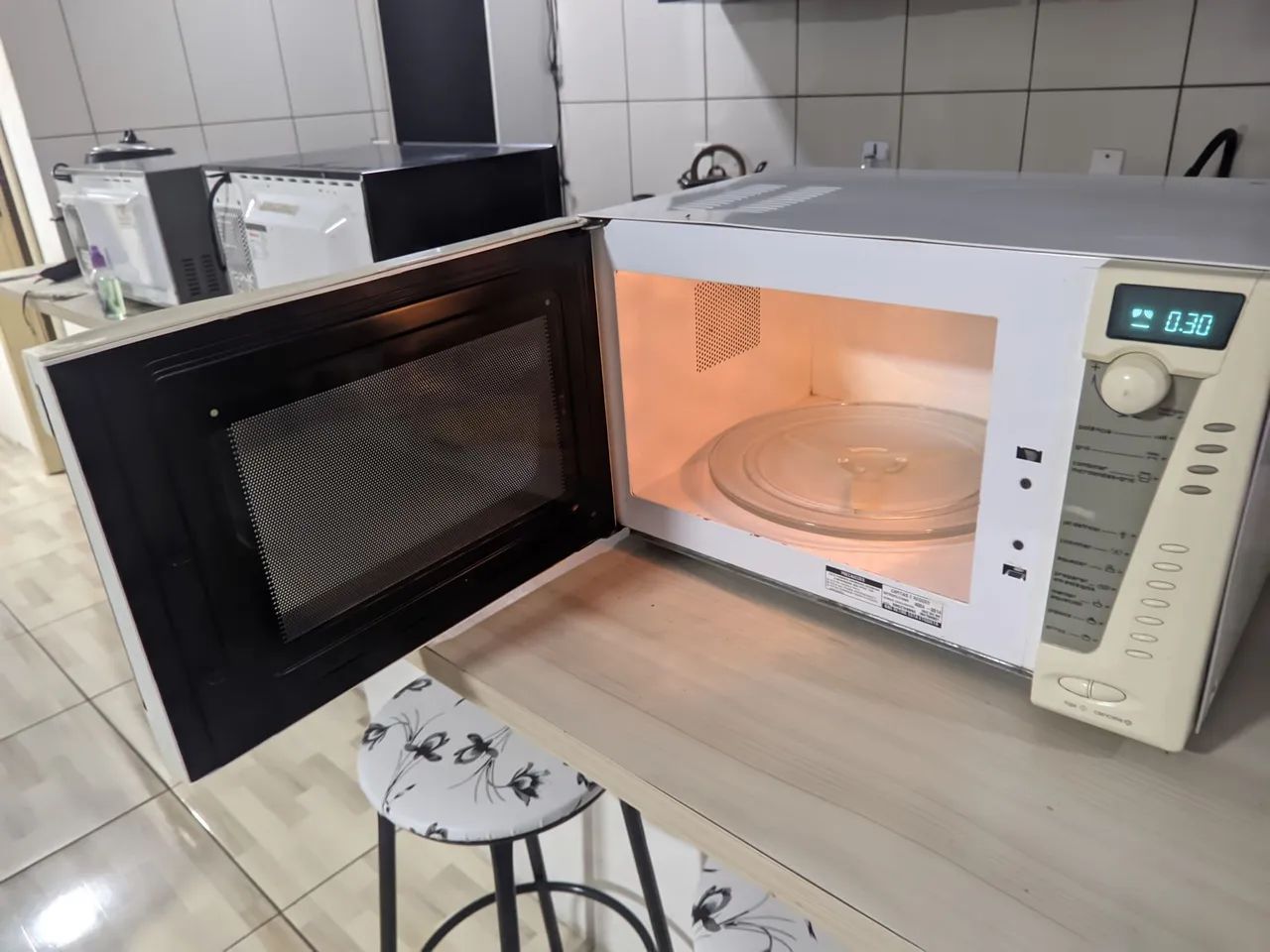 Microondas Brastemp Grill 36L funcionando perfeitamente. - Foto 3