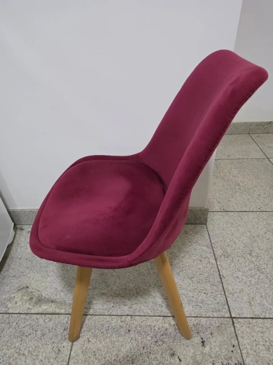Cadeira de veludo bordô - Foto 2