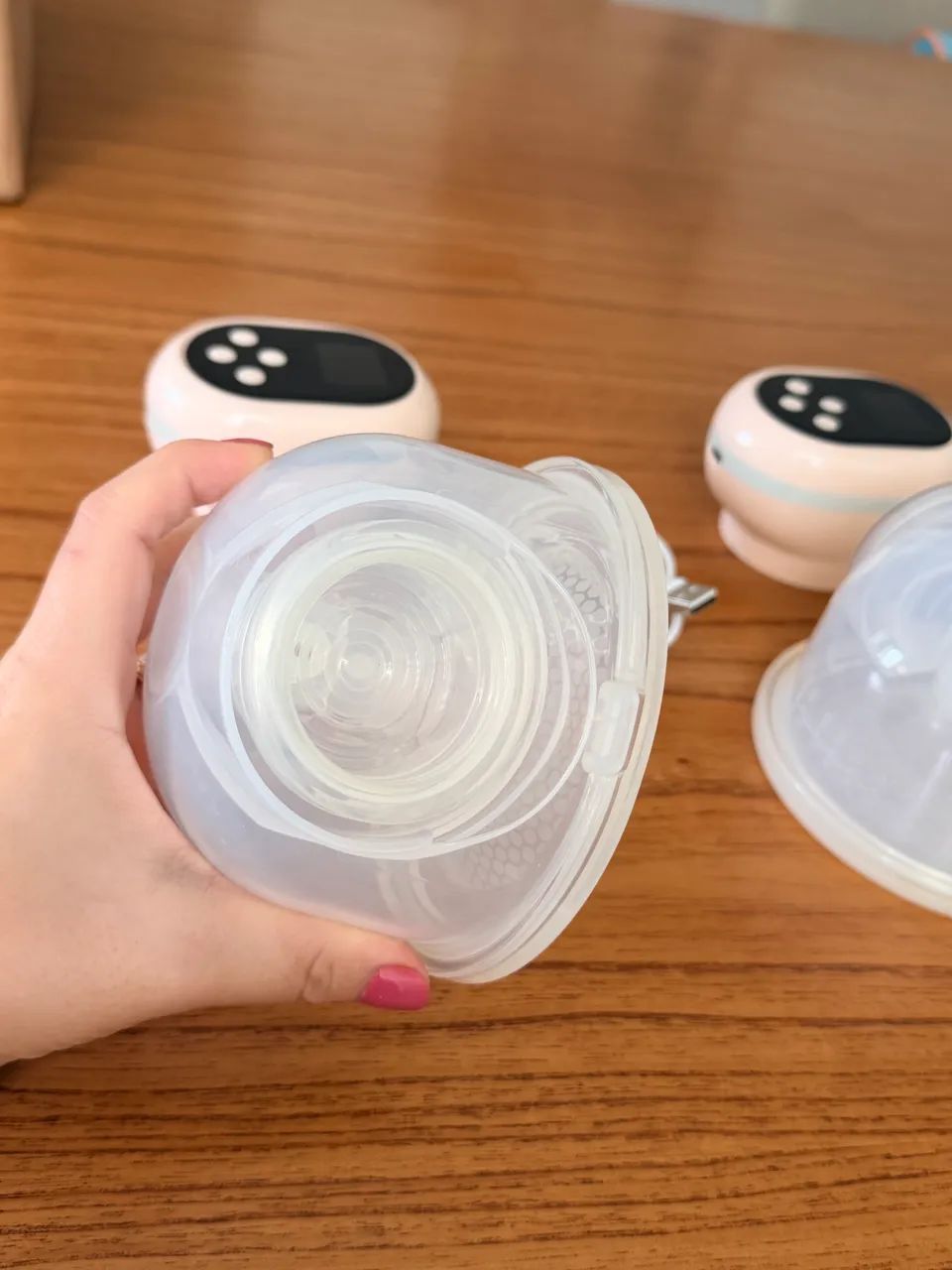 Bomba de leite elétrica dupla hands free em excelente estado - Foto 2