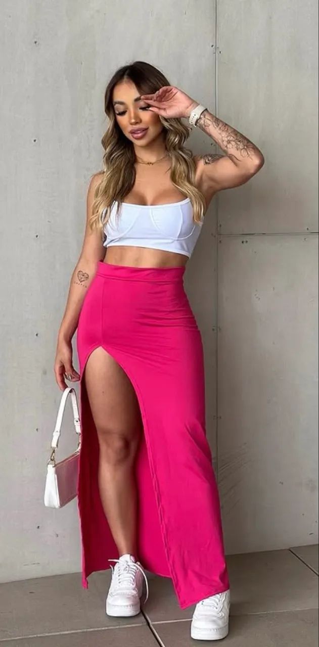 Saia rosa com fenda lateral 