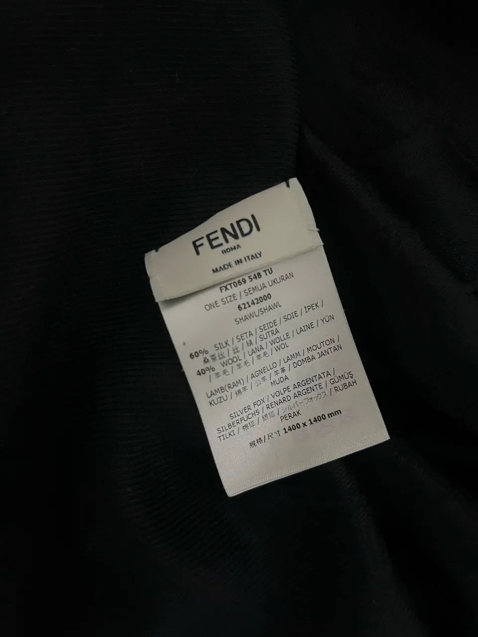 Xale Fendi preto