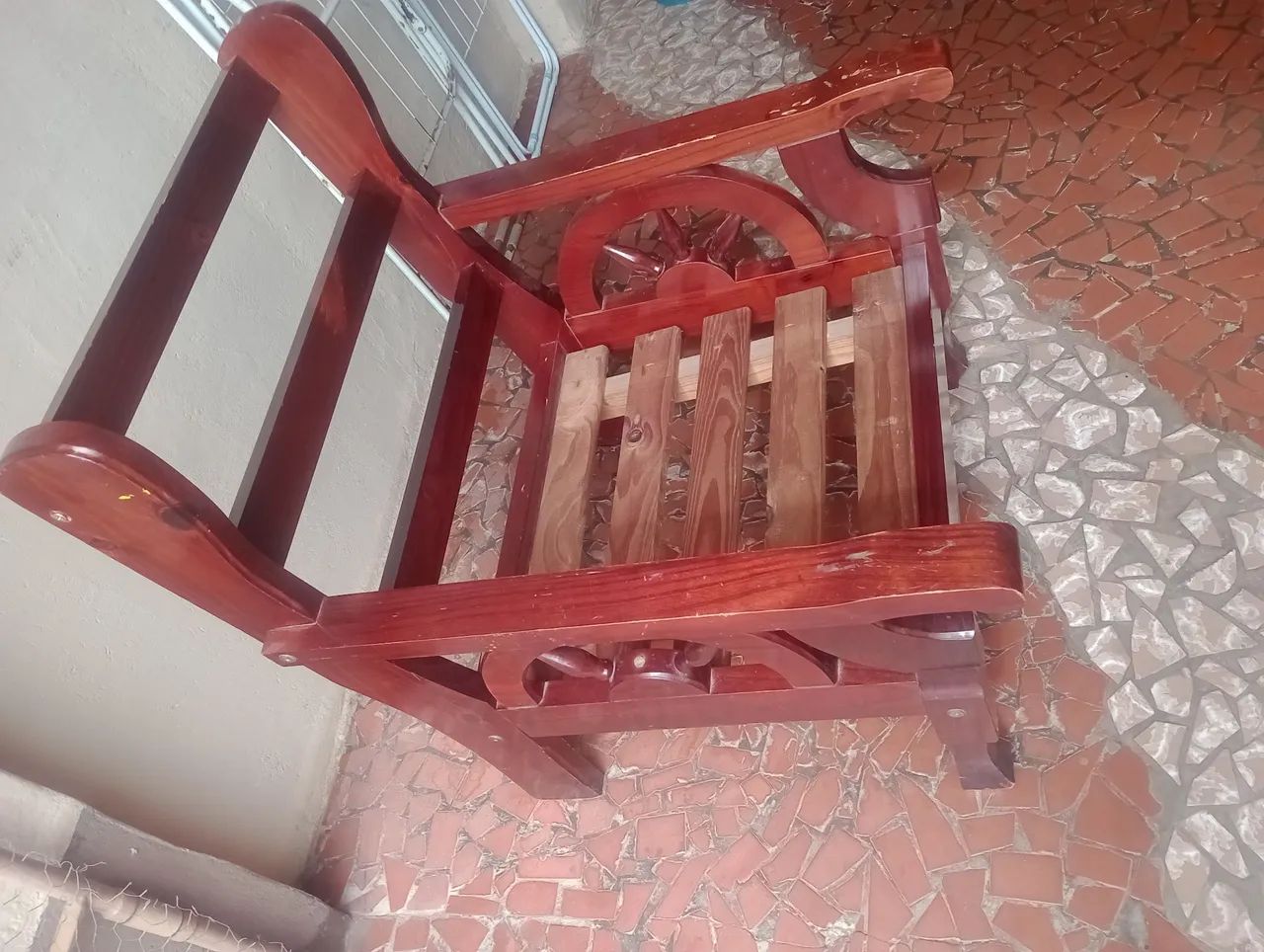 Vendo cadeira de madeira  - Foto 4