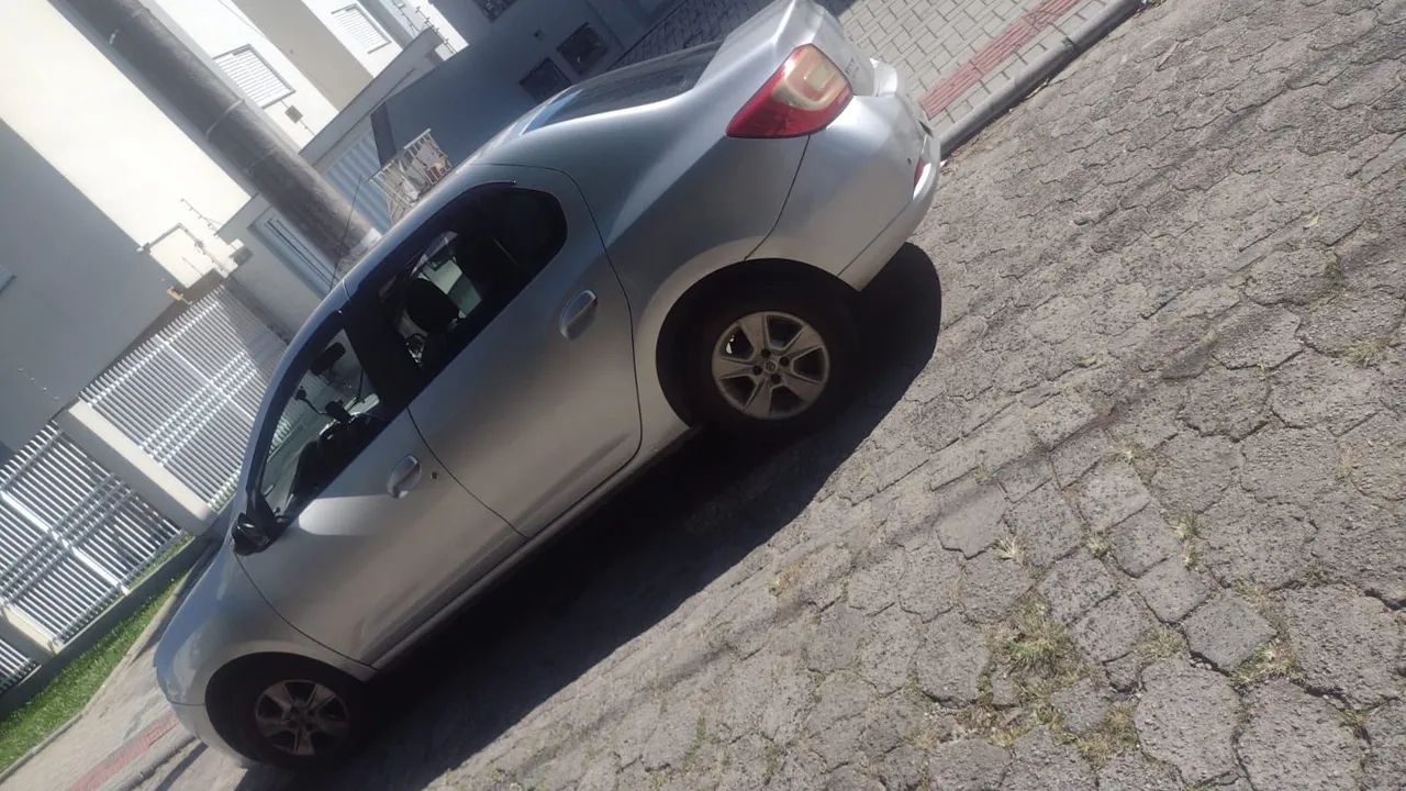 Renault Logan Dynamique Hi-flex 1.6 8V 4P 2015 - Foto 2