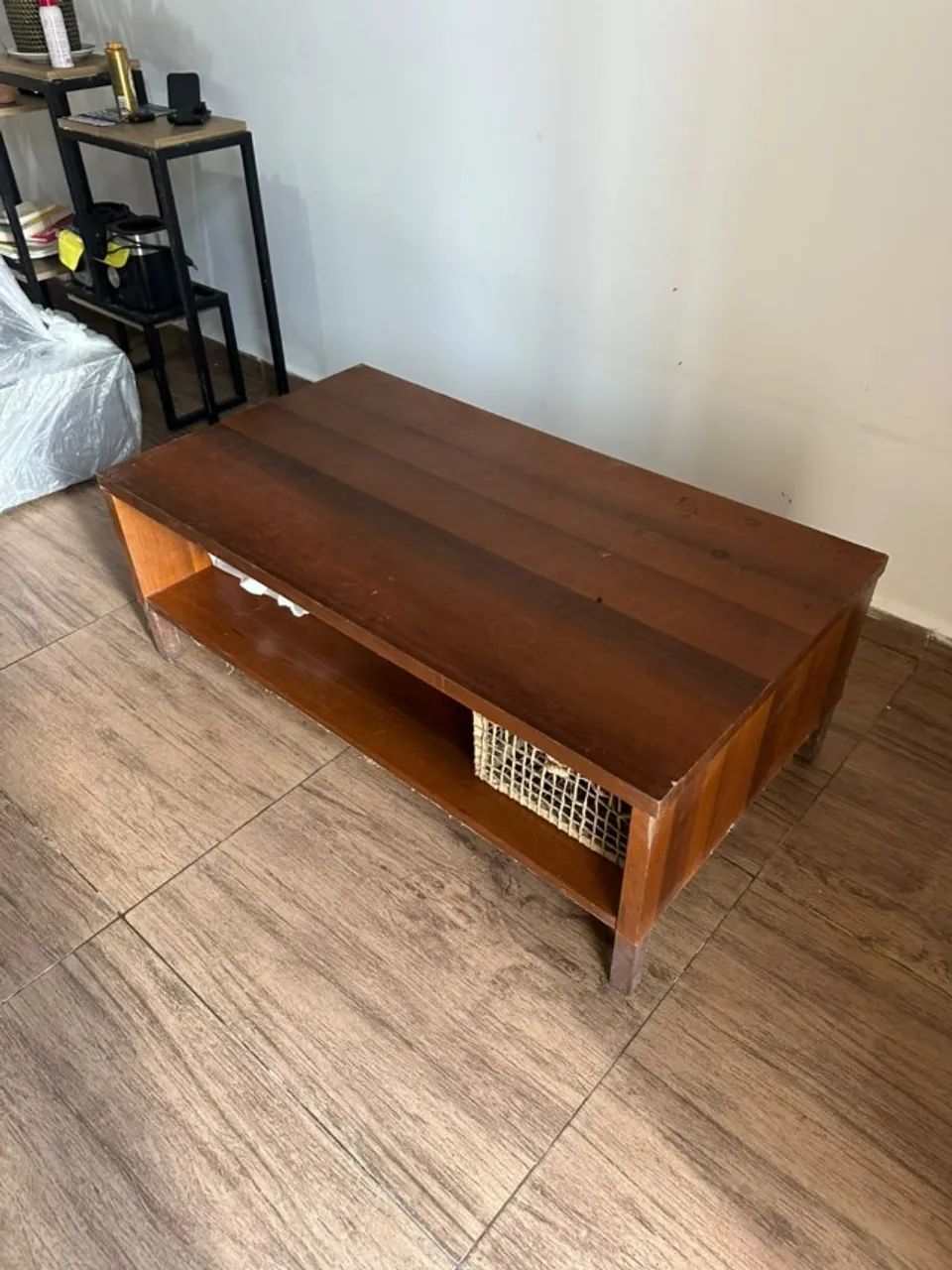 Mesa de Centro 1m x 0,55m x 0,37m Madeira e Pés de Metal - Foto 2