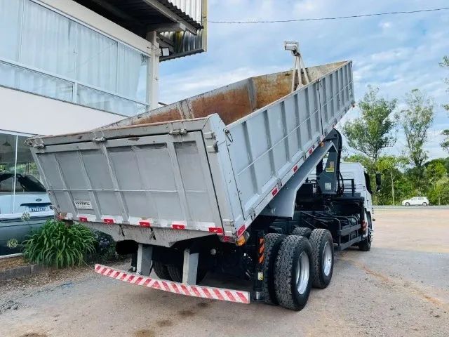 Mb Atego 2425 6x4 - 2012 caçamba munck 20T   - Foto 5