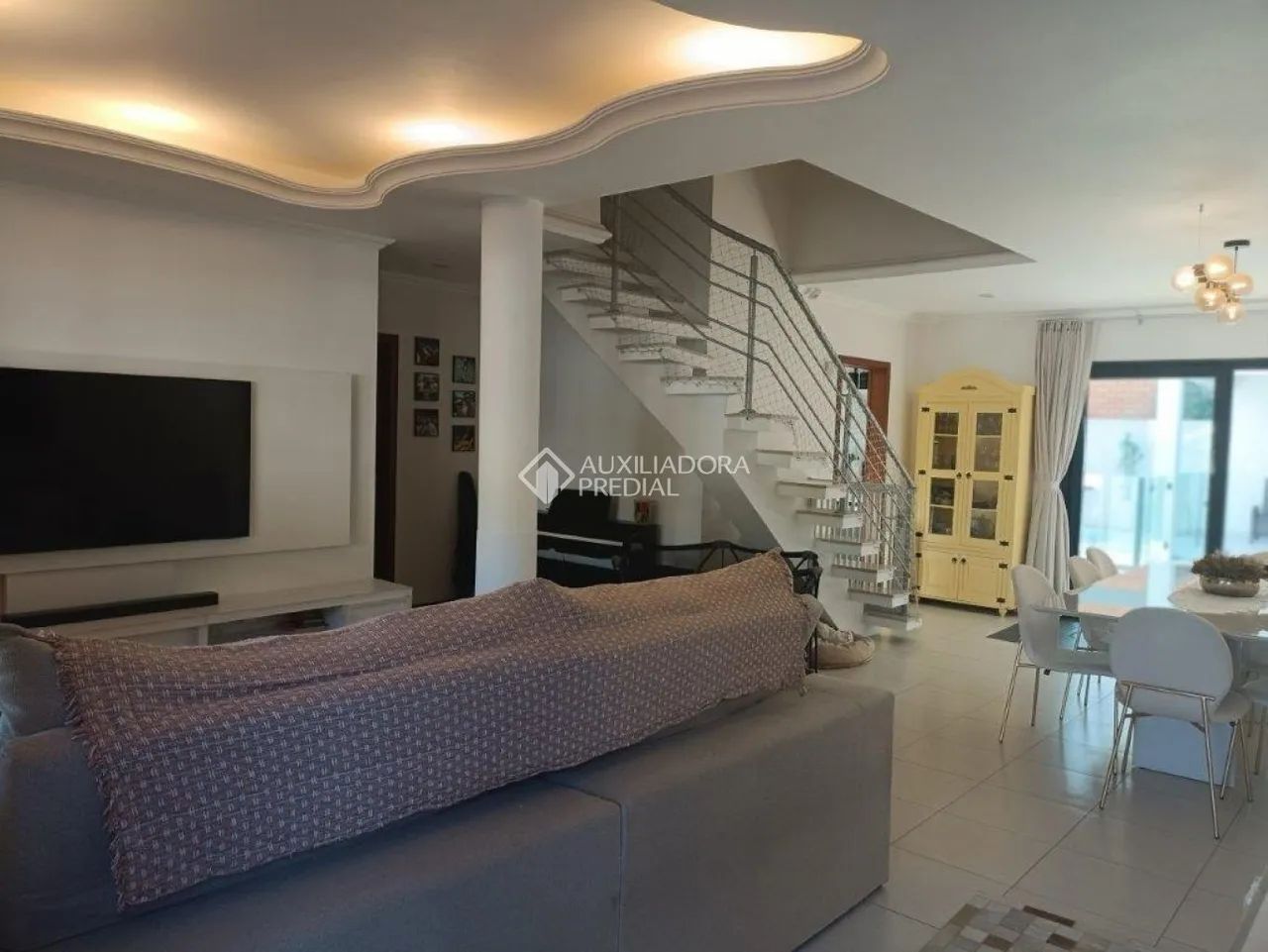 Casa com Piscina Aquecida a 300 m da Praia. - Foto 2