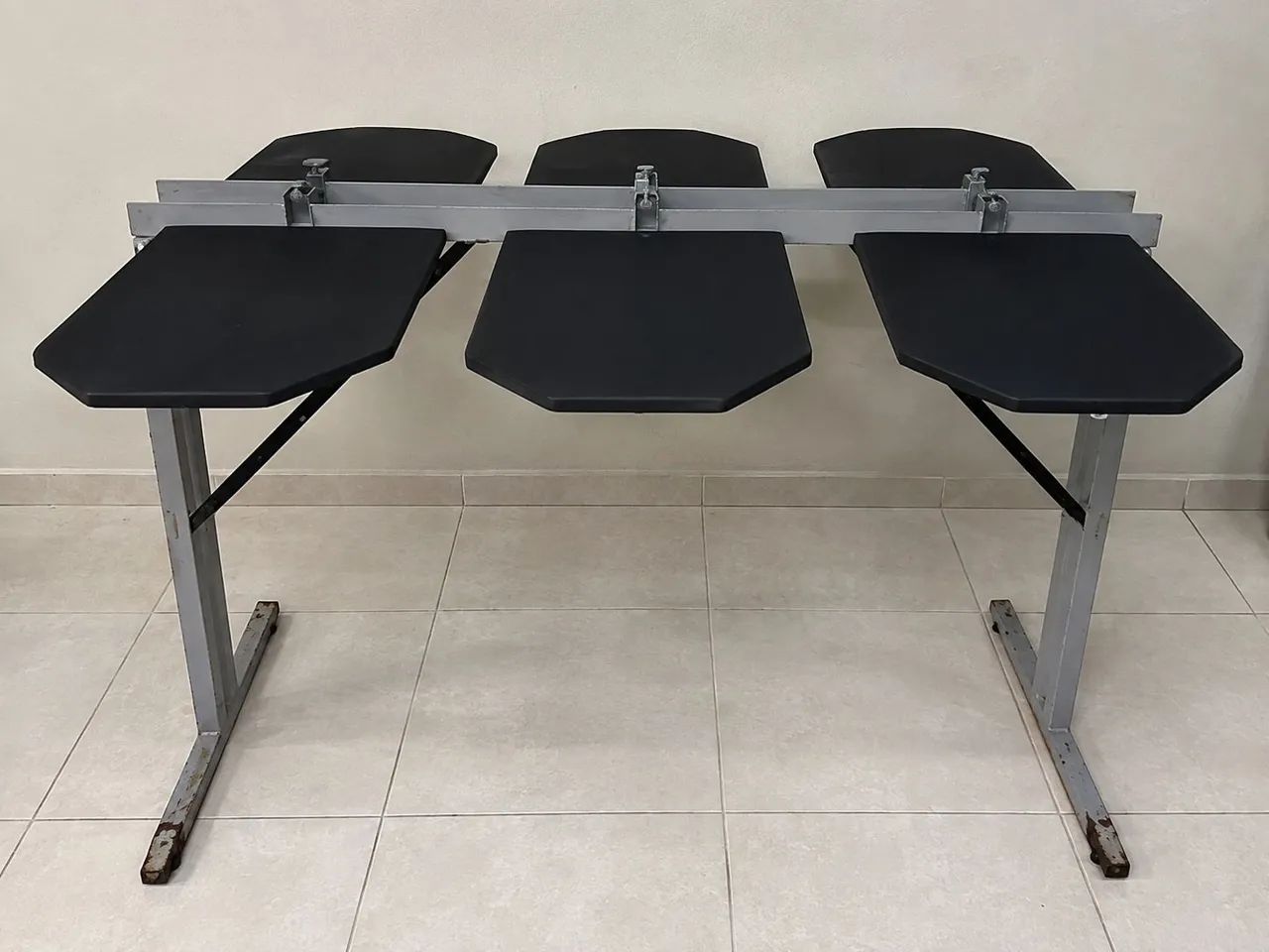 Mesa com 6 berços pra estampa de camisetas