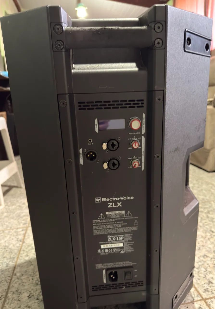 Caixa de som ativa - Eletro Voice - 15P