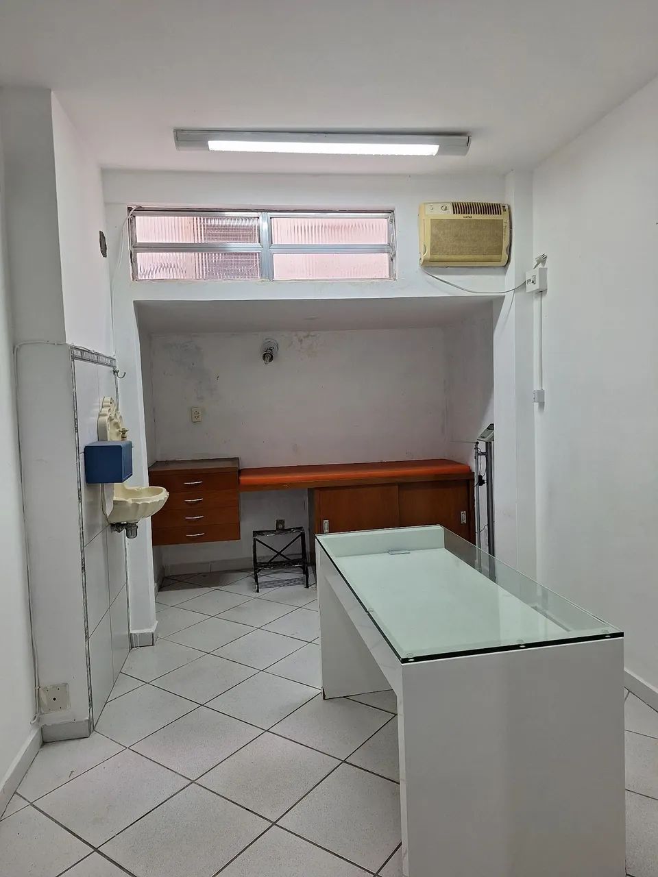 Mesa para escritório branca com vidro