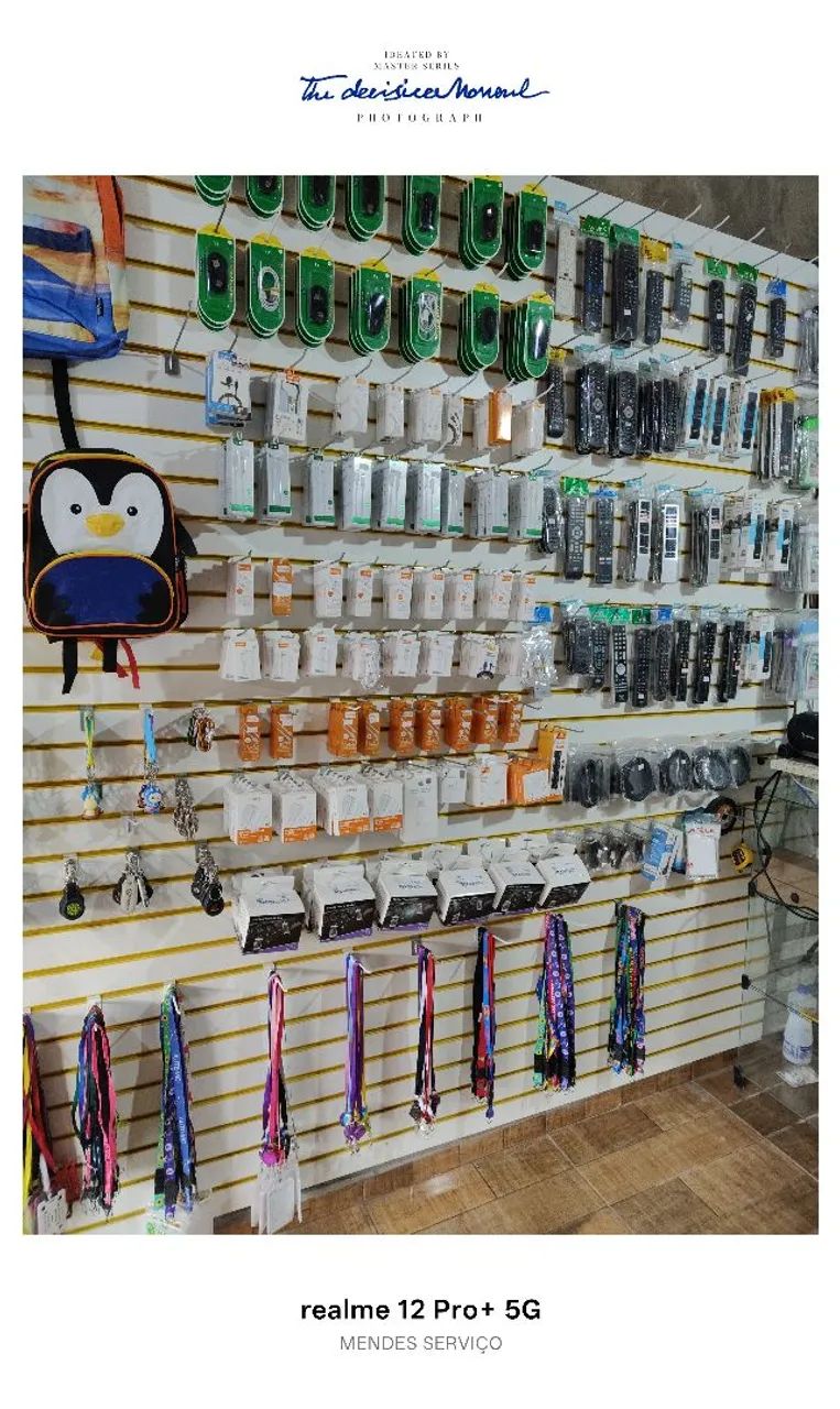 Loja de assistência técnica com produtos. E vitrines. - Foto 3