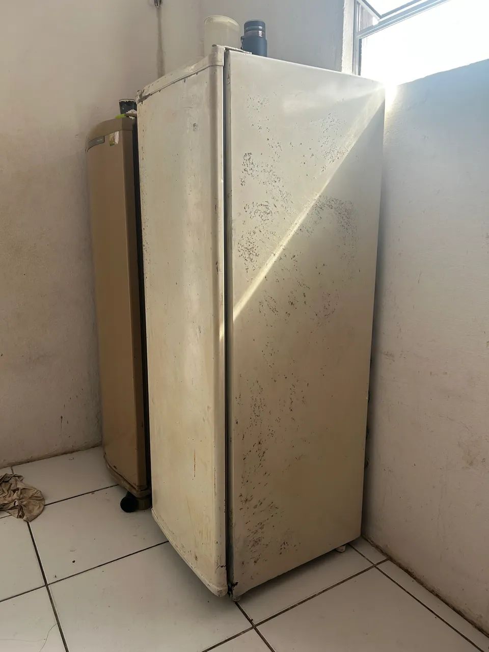 VENDO ESTÁ GELADEIRA FUNCIONANDO PERFEITAMENTE! - Foto 2