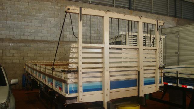 Carroceria de 6,20 x 2,35 semi nova ano 2014 com n.fiscal p/3/4 - Foto 3