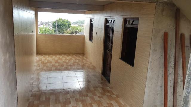Casa térrea (fundo) com garagem para alugar: Rua Sergipe, nº 496 E, Paripe, Salvador-BA