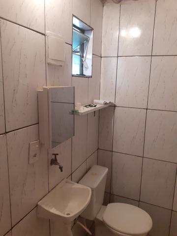 Casa em área livre um comodo com banheiro. - Foto 4