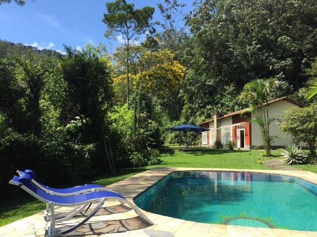 Belíssima casa, ensolarada, toda plana, com localização privilegiada - Foto 14