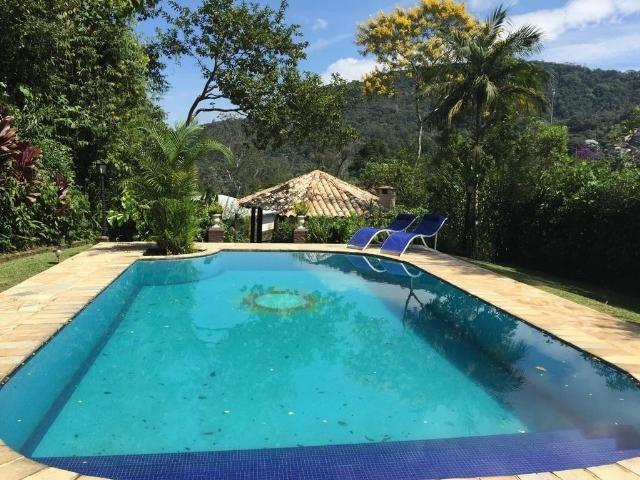 Belíssima casa, ensolarada, toda plana, com localização privilegiada - Foto 12