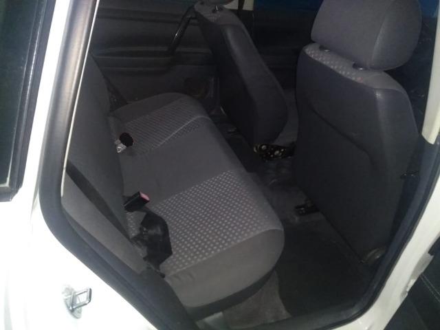 Polo Hatch 1.6 ano 2005 branco 4 portas completo emplacado 2019 troco - Foto 10