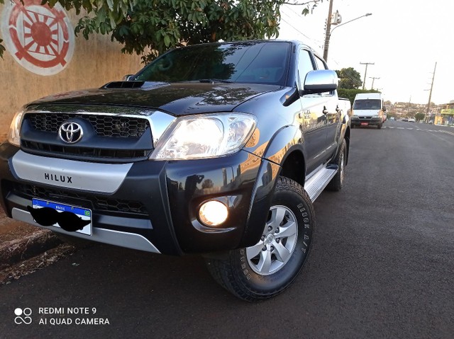 TOYOTA HILUX AUTOMÁTICA 4X4 TURBO