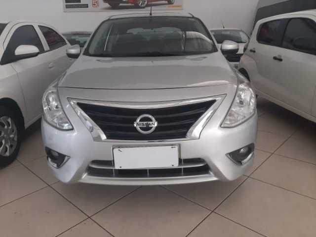 NISSAN VERSA 1.6 MANUAL PRATA , UM CARRO ESPETACULAR !!