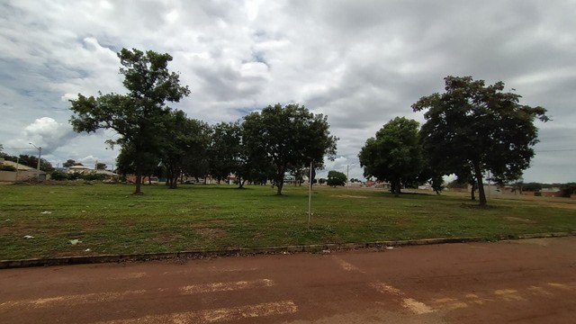 Para CONSTRUTOR Lotes - 2 juntos - ARSO 132 - Nascente - Frente praça - Foto 2