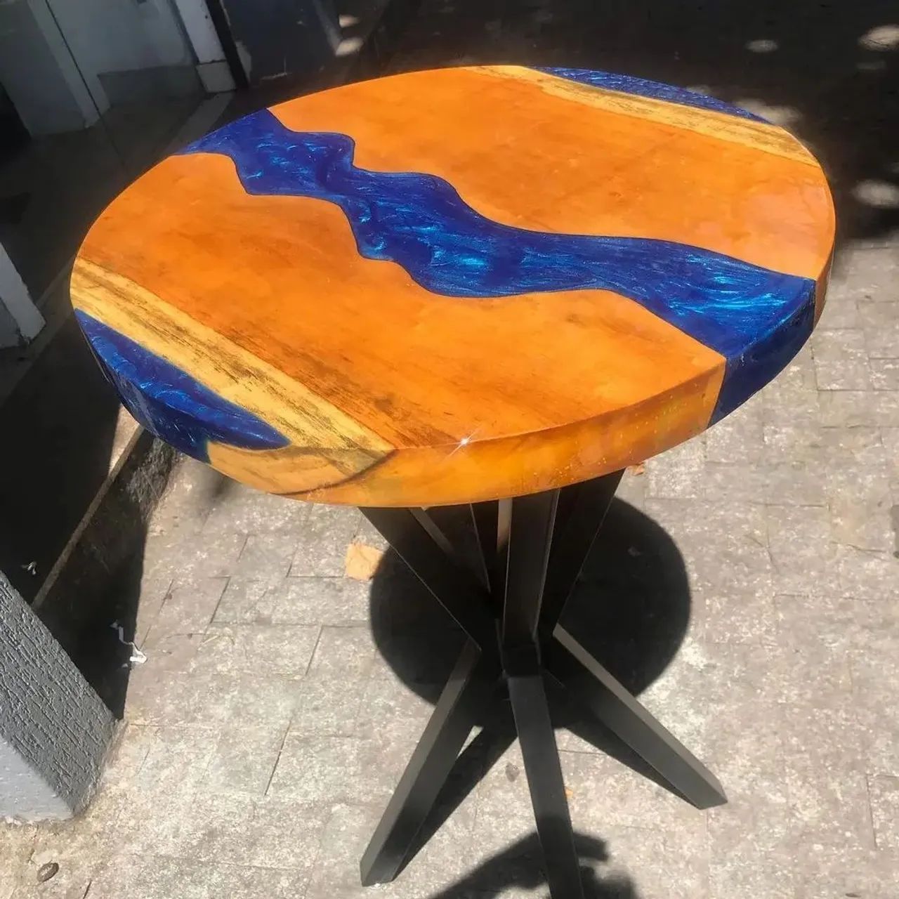 Mesa Bistrô em madeira e resina epoxi - Foto 5