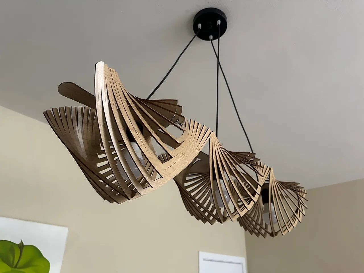 Lustre Pendente 3 Lâmpadas Madeira Marrom Três Marias Ilux - Foto 4