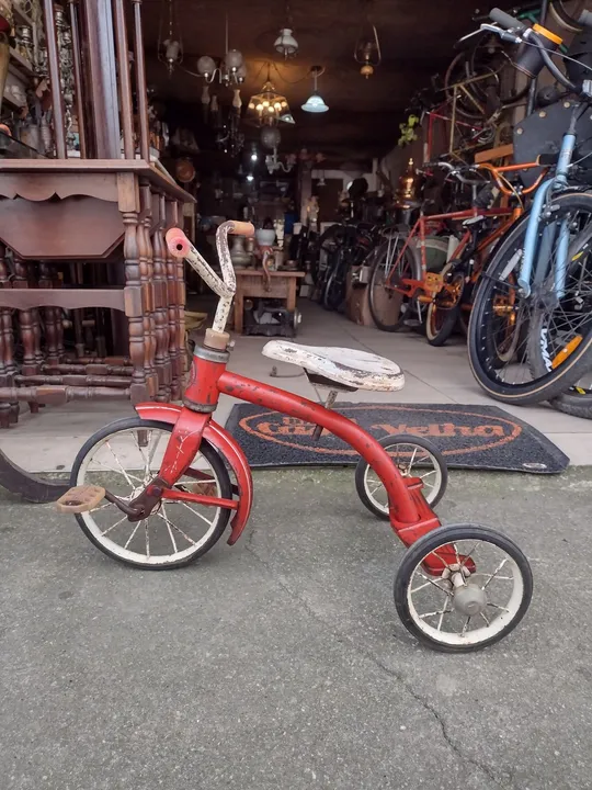Triciclo bandeirante todo original.<br>.