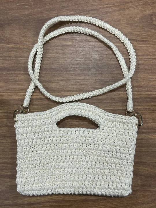 Mini bag em crochê com alça removível 