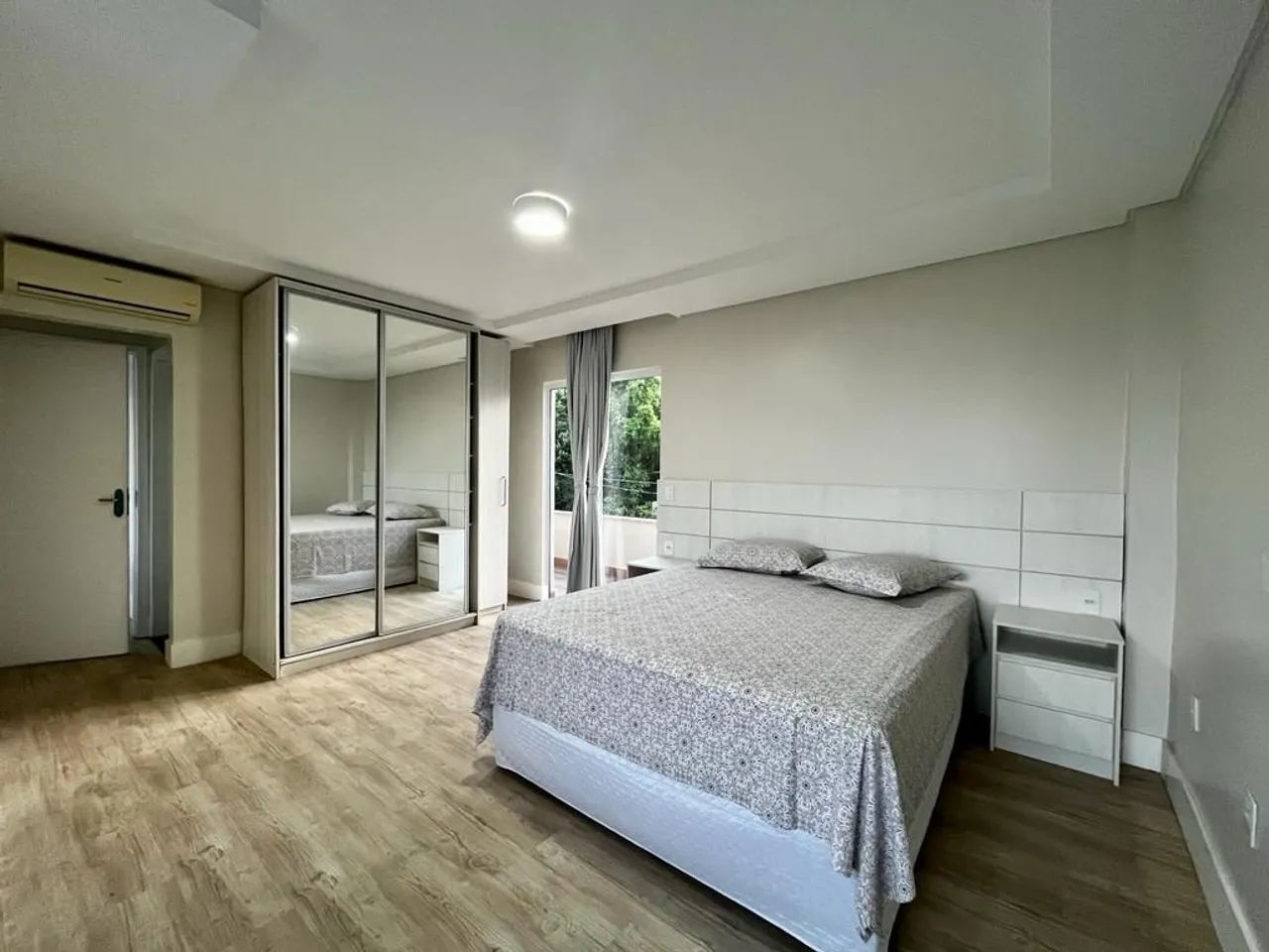 Linda casa com piscina , 04 suítes , 06 vagas garagens . - Foto 7