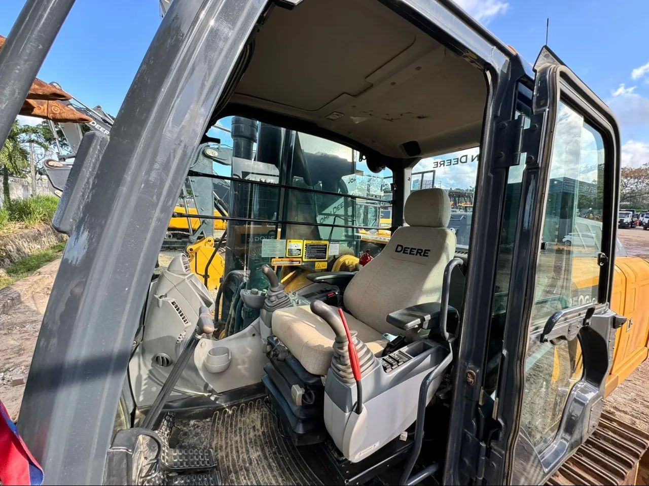 Escavadeira John Deere 350G LC ano 2023 com 1750 horas, no Pernambuco - Foto 4