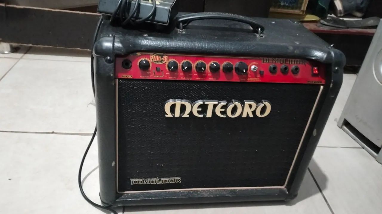 Amplificador meteoro fwg50 e foot switch