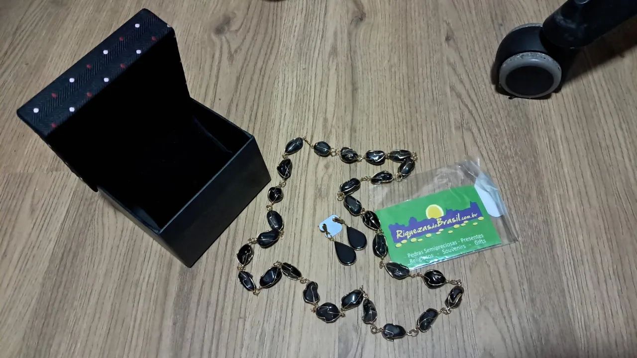 Conjunto de Colar e Brincos em Pedra Ônix