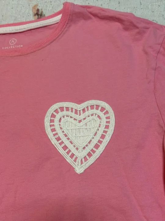 Camiseta rosa coração bordado - Foto 2