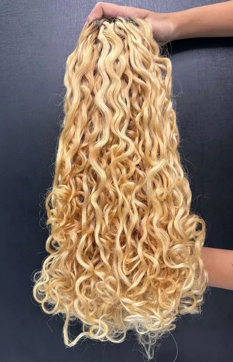 Cabelo loiro cacheado - Foto 2