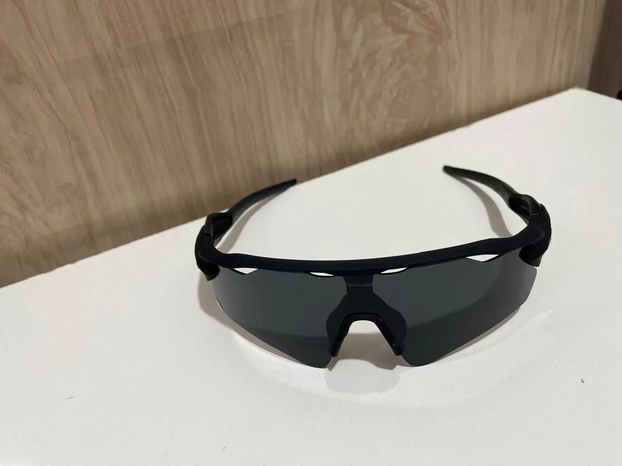 Óculos de Sol Oakley - Preto e Azul modelo RADAR  - Foto 4