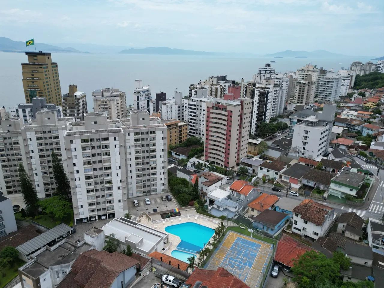 TEMPORADA Beira Mar 4 pessoas 1 quadra shopping - Valor diária. 