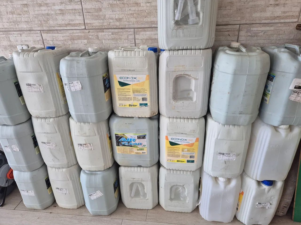 Galões Plásticos 20 Litros -Perfeitos para Água, Limpeza e Muito Mais!