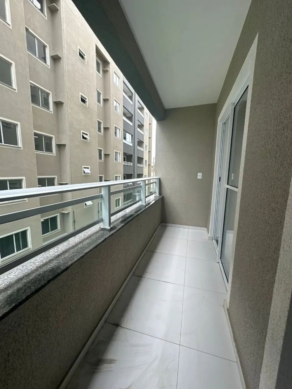 J - Alugo Apt no condomínio Prime Calhau 1