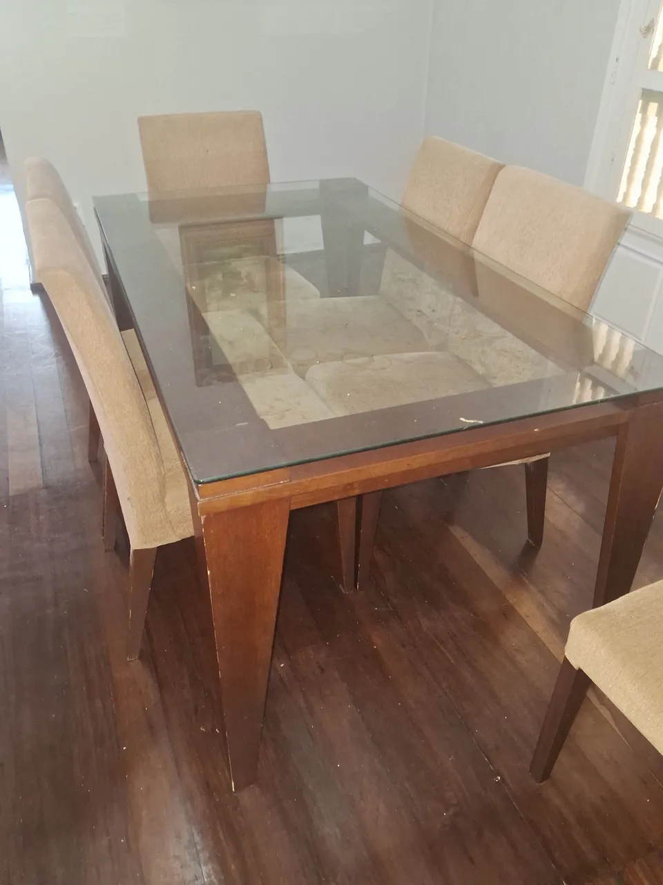 Mesa de jantar com vidro e 6 cadeiras