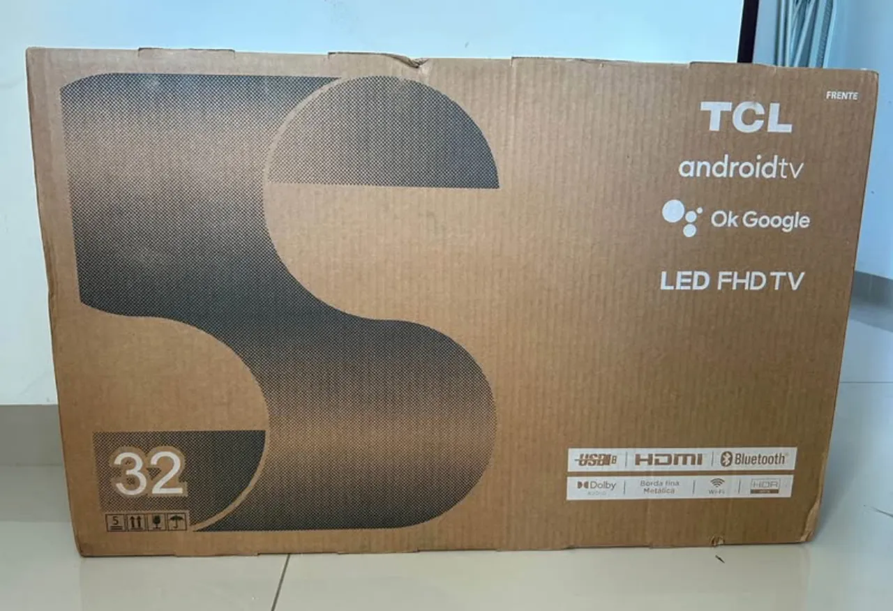 TV TCL 32 polegadas Lacrada LED FHD Smart TV
