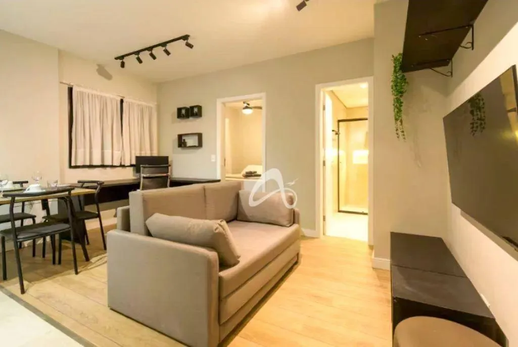 Apartamento mobiliado à venda, 1 quarto e com garagem no Centro de Curitiba/PR.