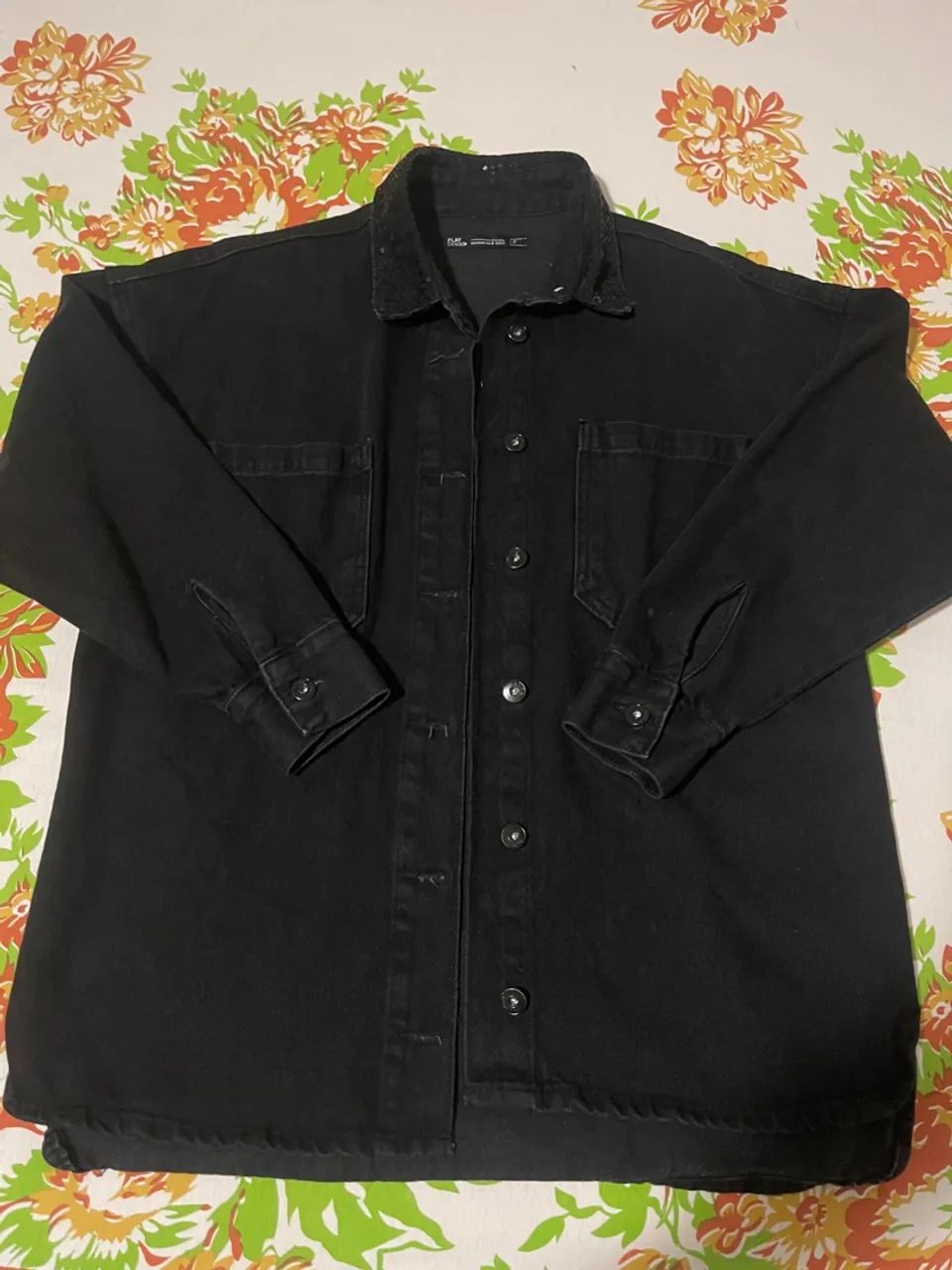 Jaqueta Jeans Feminina Preta OVERSIZED BESNI novinha TP  - Foto 4