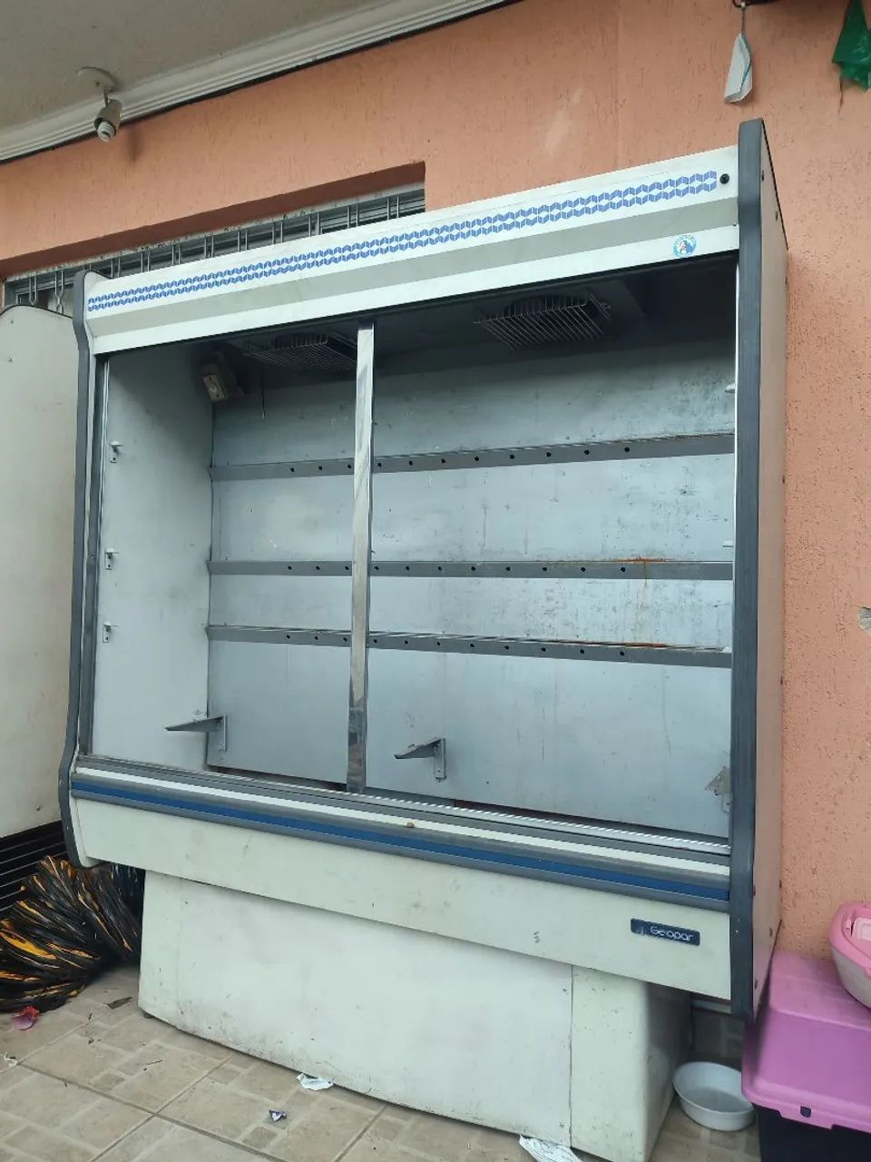 Geladeira Funcionando Vitrine Refrigerada Expositora Sem Vidro com Detalhes 