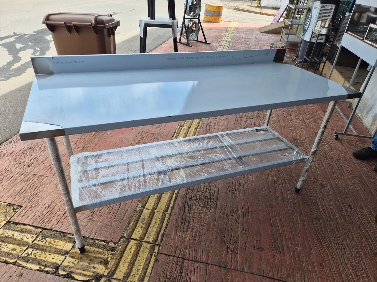 Mesa de aço inox com ressalva para comércio 180x70 - Foto 3