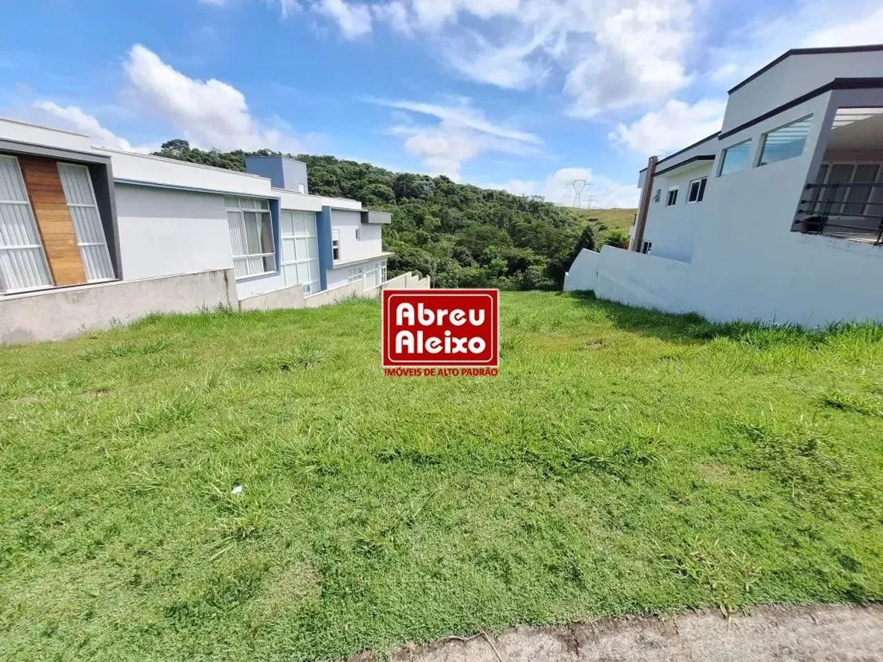 MOGI DAS CRUZES - TERRENOCOM 537 M² NO CONDOMINIO ARUA BRISAS - TOPOGRAFIA COM SUAVE DECLI